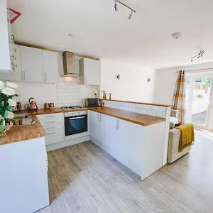 La Petite Maison Apartment Swansea