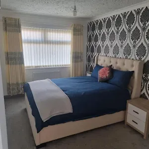 Apartment Cheerful 3 Bedroom House Heart Of, Birmingham
